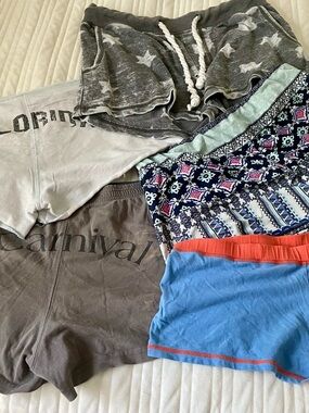 Bundle of 5 lounge shorts all medium